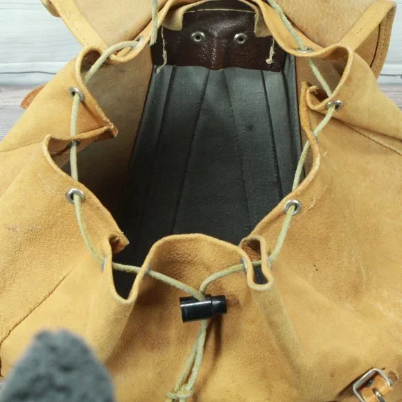 Vtg! JURA Brown Leather Patina Genuine School Bag Casual Backpack - Picture 4 of 11